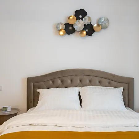 Apartment Plaza 37 *
