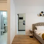 Апартаменти Plaza 37 *